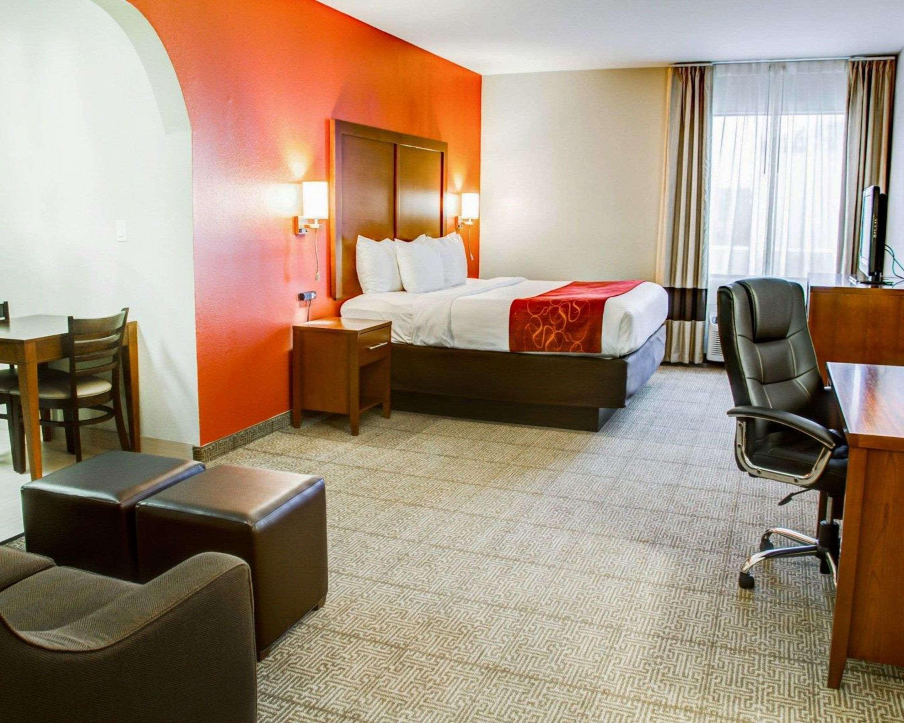 Comfort Suites Tyler South Bagian luar foto