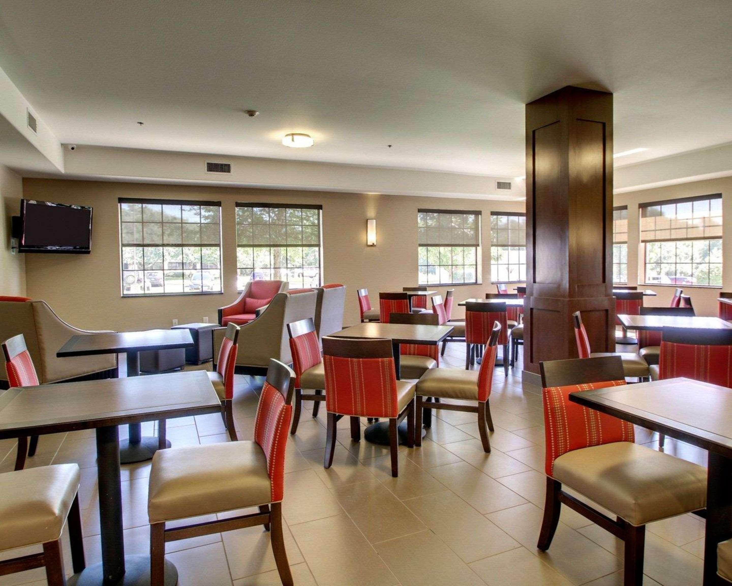 Comfort Suites Tyler South Bagian luar foto