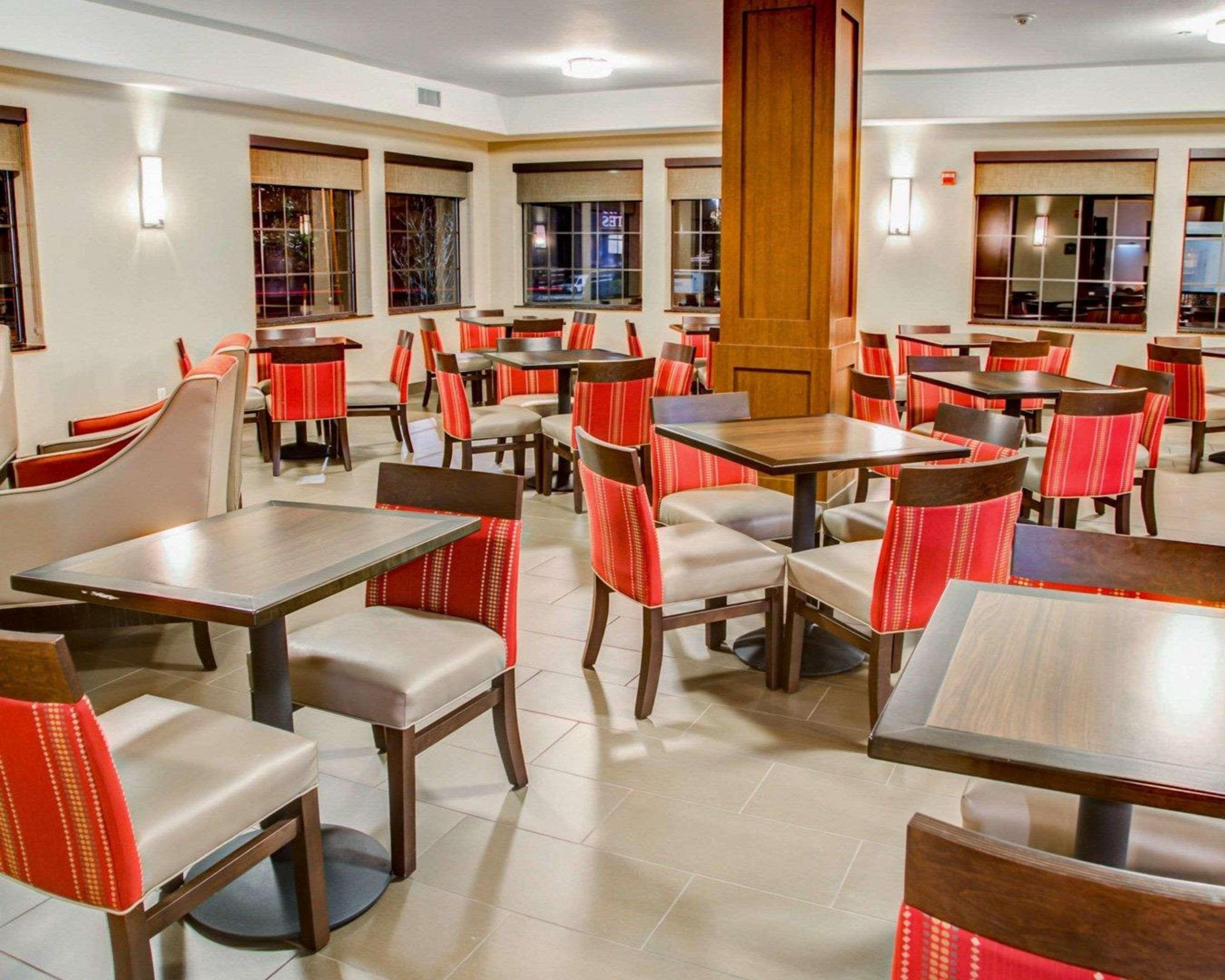Comfort Suites Tyler South Bagian luar foto